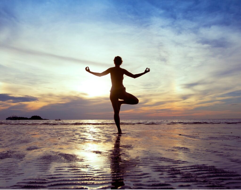 Canva Yoga am Strand